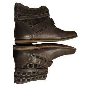 THE SAK Dark Gray Leather Basket Weave Ankle Boots 8.5M - EUC